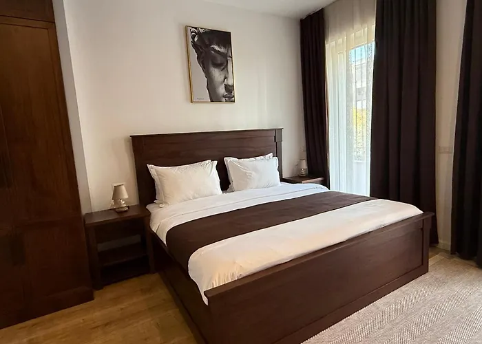 Palazzo Roma- Luxury Leading فندق تيرانا