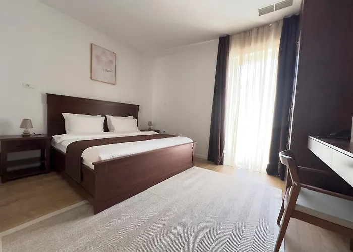 Palazzo Roma- Luxury Leading 4* تيرانا