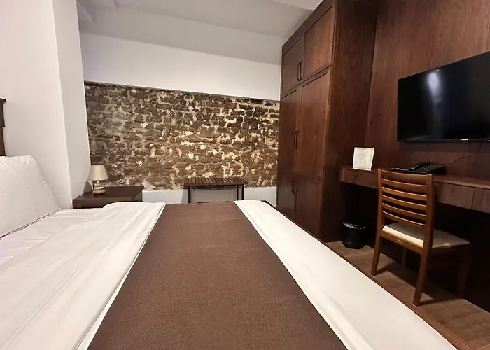 Palazzo Roma- Luxury Leading 4* 티라나