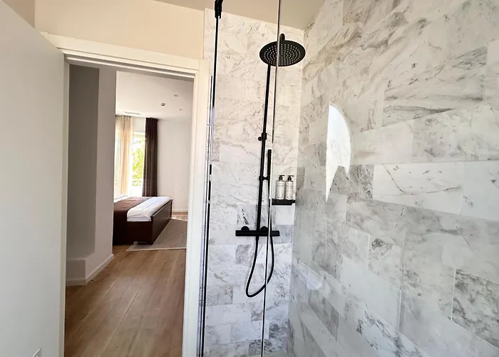 Palazzo Roma- Luxury Leading 4* 티라나